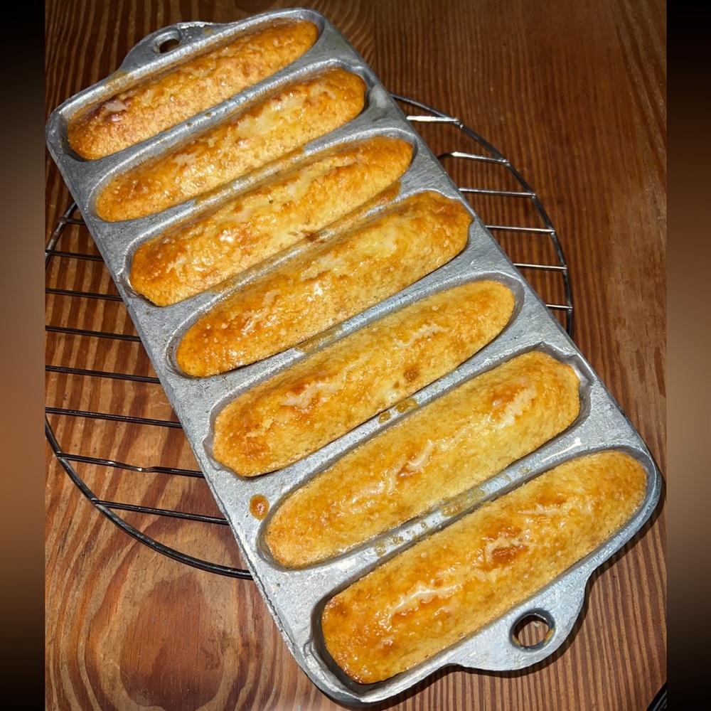 Cast Iron Vintage Corn Baking Pans. Sale is for ONE individual 6 x 12 inch pan